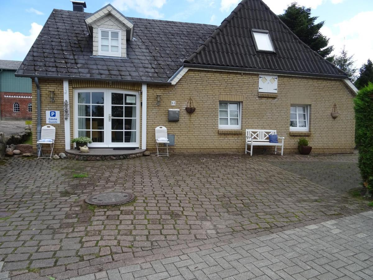 Dorfstrasse *
